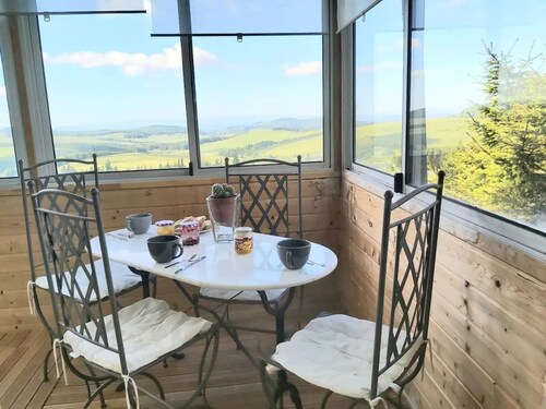Ferienwohnung 'Superbe Appartement Avec Loggia' mit Bergblick, privater Terrasse und WLAN