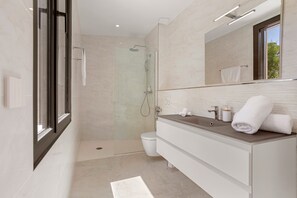 Bathtub, hair dryer, towels