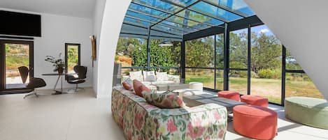 Télévision, chaîne hi-fi