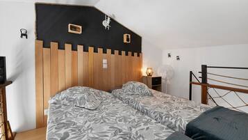 1 bedroom, iron/ironing board, WiFi (free), bed sheets