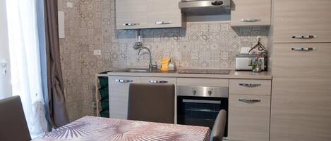 Frigorífic, forn, placa de cuina i rentaplats