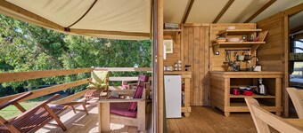 Glamping 'Familiare Vicino Al Mare' with Private Terrace, Private Garden and Wi-Fi