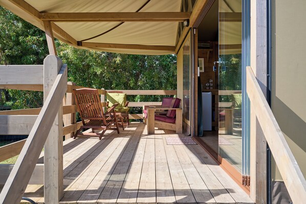 Terrace/patio - Glamping 'Familiare Vicino Al Mare' with Private Terrace, Private Garden and Wi-Fi (Piombino)