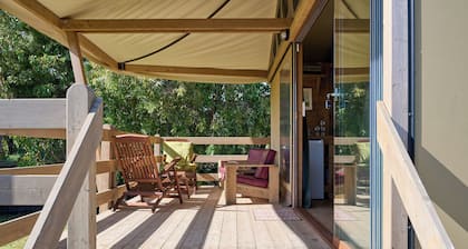 Glamping 'Familiare Vicino Al Mare' with Private Terrace, Private Garden and Wi-Fi