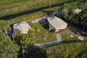 Exterior - Glamping 'Tenda Glamping Vicino Al Mare' with Terrace, Garden and Wi-Fi (Piombino)