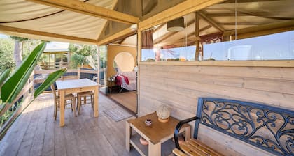 Glamping 'Tenda Glamping Vicino Al Mare' with Terrace, Garden and Wi-Fi