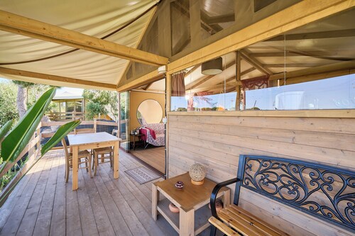 Glamping 'Tenda Glamping Vicino Al Mare' avec terrasse, jardin et Wi-Fi