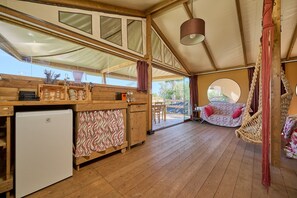 Interior - Glamping 'Tenda Glamping Vicino Al Mare' with Terrace, Garden and Wi-Fi (Piombino)