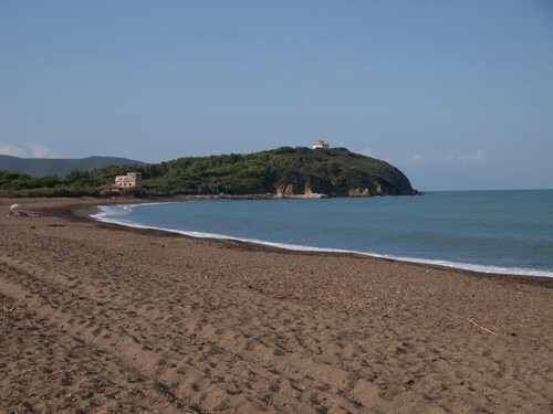 Farmhouse 'Appartamento Vicino Al Mare' with Private Garden, Wi-Fi and Air Conditioning