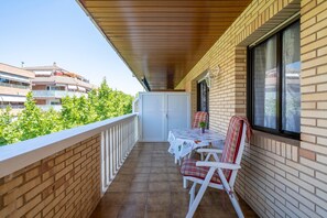Outdoor dining - Apartment 'Salou Centro' with Private Terrace (Salou)