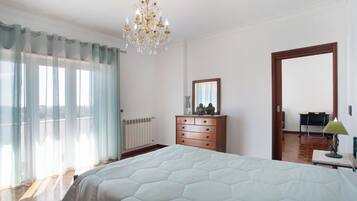 2 dormitorios, tabla de planchar con plancha, wifi gratis y ropa de cama