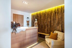 Lobby - Vista Dolomites apartment 'Activity' with Mountain View, Private Garden and Wi-Fi (S. Cristina)