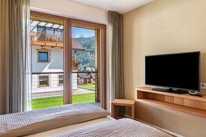 1 bedroom, free WiFi, bed sheets - Vista Dolomites Apartment "Harmony" with Mountain View, Private Garden & Wi-Fi (S. Cristina)