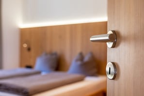 2 bedrooms, free WiFi, bed sheets - Vista Dolomites apartment "Vitality" with Mountain View, Private Garden & Wi-Fi (S. Cristina)