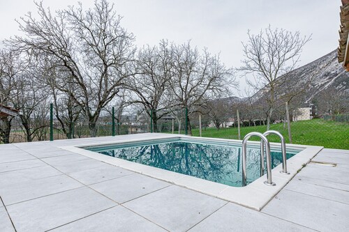Maison de vacances 'La Maison Dans Les Noyer' avec piscine privée, Wi-Fi et climatisation