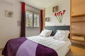 5 bedrooms, iron/ironing board, free WiFi, bed sheets - Holiday Home 'La Maison Dans Les Noyer' with Private Pool, Wi-Fi and Air Conditioning (Sainte-Eulalie-en-Royans)