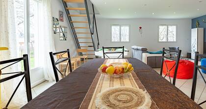 Holiday Home 'La Maison Dans Les Noyer' with Private Pool, Wi-Fi and Air Conditioning