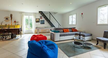 Maison de vacances 'La Maison Dans Les Noyer' avec piscine privée, Wi-Fi et climatisation