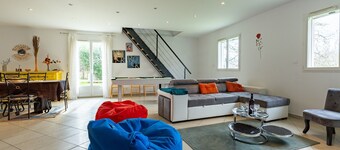 Holiday Home 'La Maison Dans Les Noyer' with Private Pool, Wi-Fi and Air Conditioning