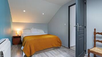 5 bedrooms, iron/ironing board, free WiFi, bed sheets