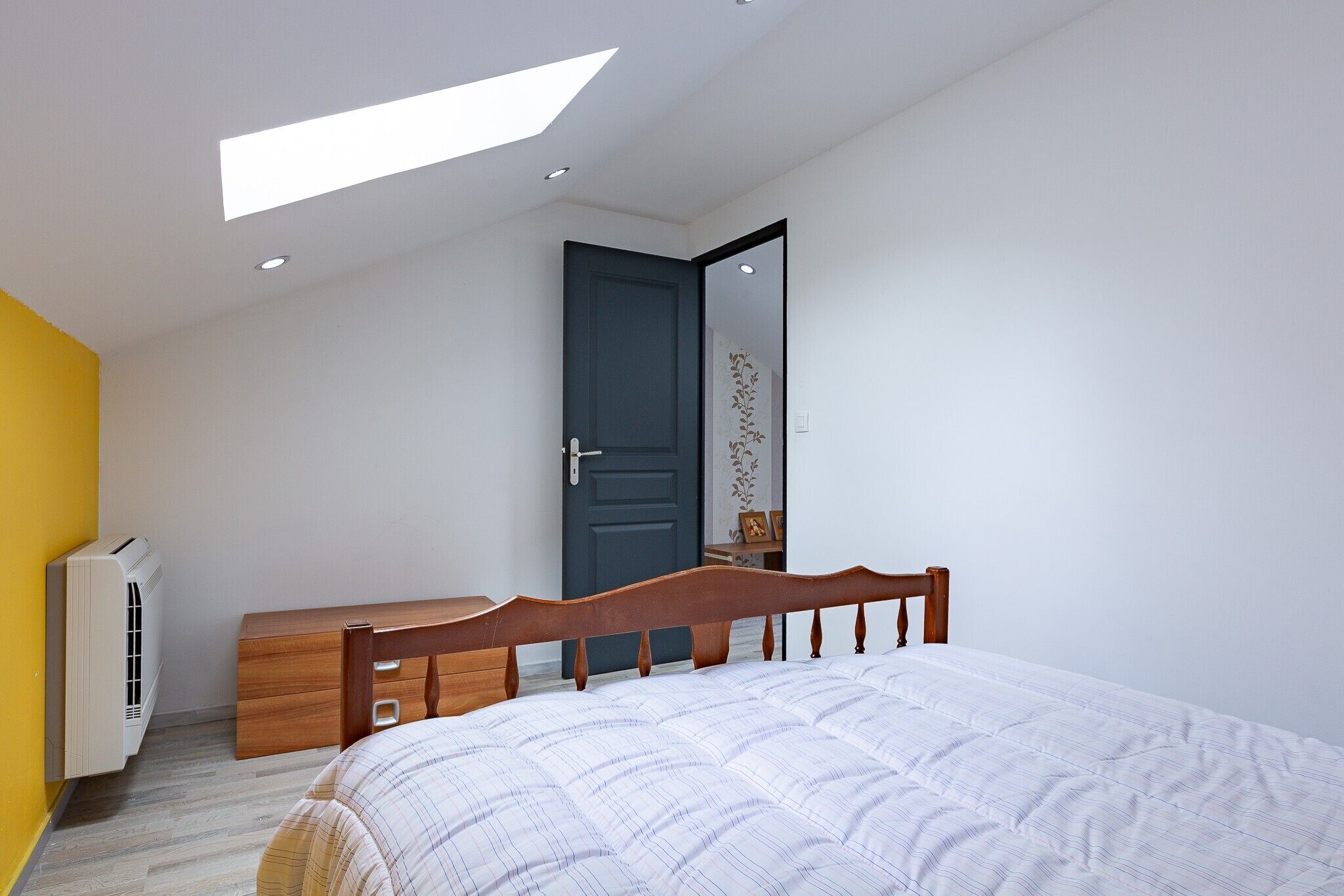 5 bedrooms, iron/ironing board, free WiFi, bed sheets