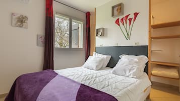 5 bedrooms, iron/ironing board, free WiFi, bed sheets