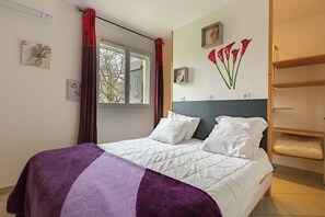 5 dormitoris, planxa i posts de planxar, wifi gratuïta i roba de llit