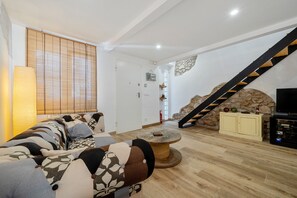 TV, DVD player - Holiday Home 'Ca La Rápita' with Balcony & Wi-Fi (Sant Carlos de la Rapita)