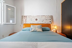 4 bedrooms, iron/ironing board, free WiFi, bed sheets - Holiday Home 'Ca La Rápita' with Balcony & Wi-Fi (Sant Carlos de la Rapita)