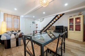 Dining - Holiday Home 'Ca La Rápita' with Balcony & Wi-Fi (Sant Carlos de la Rapita)