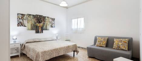 2 عدّة غرف نوم وواي فاي مجانًا وملاءات أسرّة