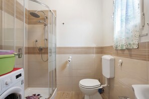 Doccia, set di cortesia gratuito, asciugacapelli, asciugamani