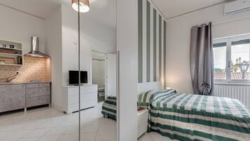 Iron/ironing board, free WiFi, bed sheets