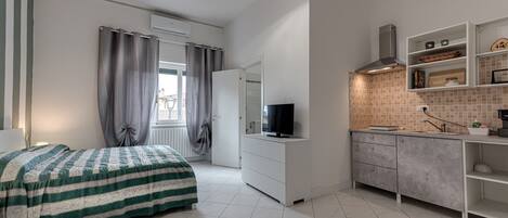 アイロン / アイロン台、WiFi (無料)、ベッドシーツ