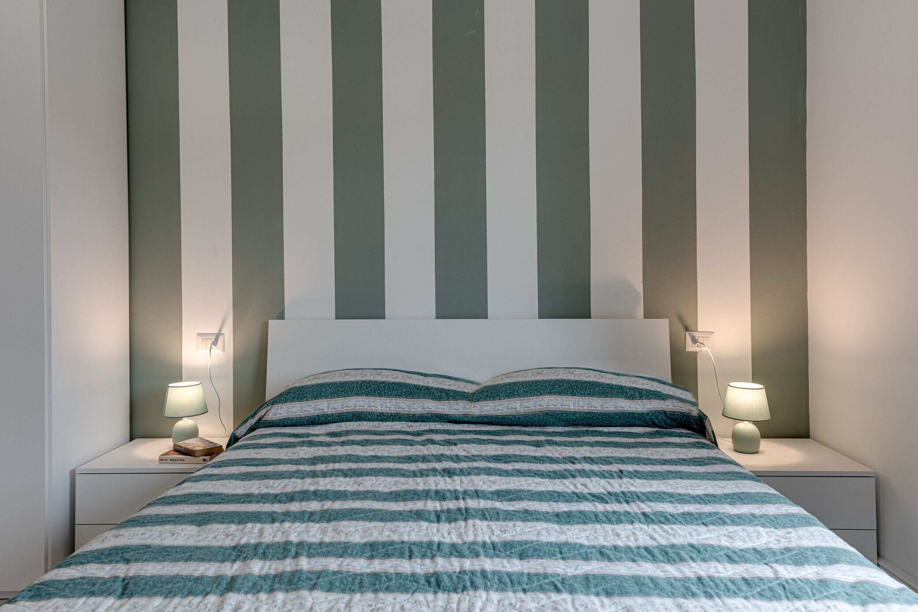 Bügeleisen/Bügelbrett, kostenloses WLAN, Bettwäsche