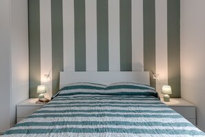 Fer et planche à repasser, Wi-Fi gratuit, draps fournis