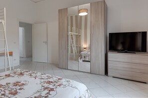 1 bedroom, free WiFi, bed sheets