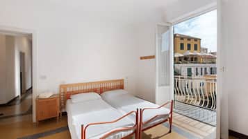 3 slaapkamers, een strijkplank/strijkijzer, gratis wifi, beddengoed