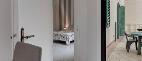 1 chambre, fer et planche à repasser, Wi-Fi gratuit, draps fournis