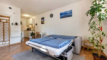 1 habitación, tabla de planchar con plancha, wifi gratis y ropa de cama