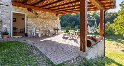 'Panoramic Green' Studio with Lake View, Private Terrace and Wi-Fi