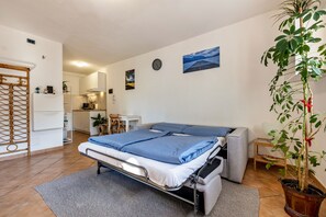 1 slaapkamer, een strijkplank/strijkijzer, gratis wifi, beddengoed