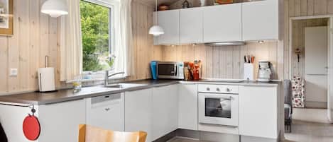Refrigerador, microondas, horno y lavavajillas