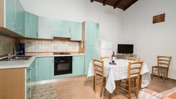 Frigorifero, forno, piano cottura, pentole/stoviglie/utensili