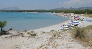 Una spiaggia nelle vicinanze