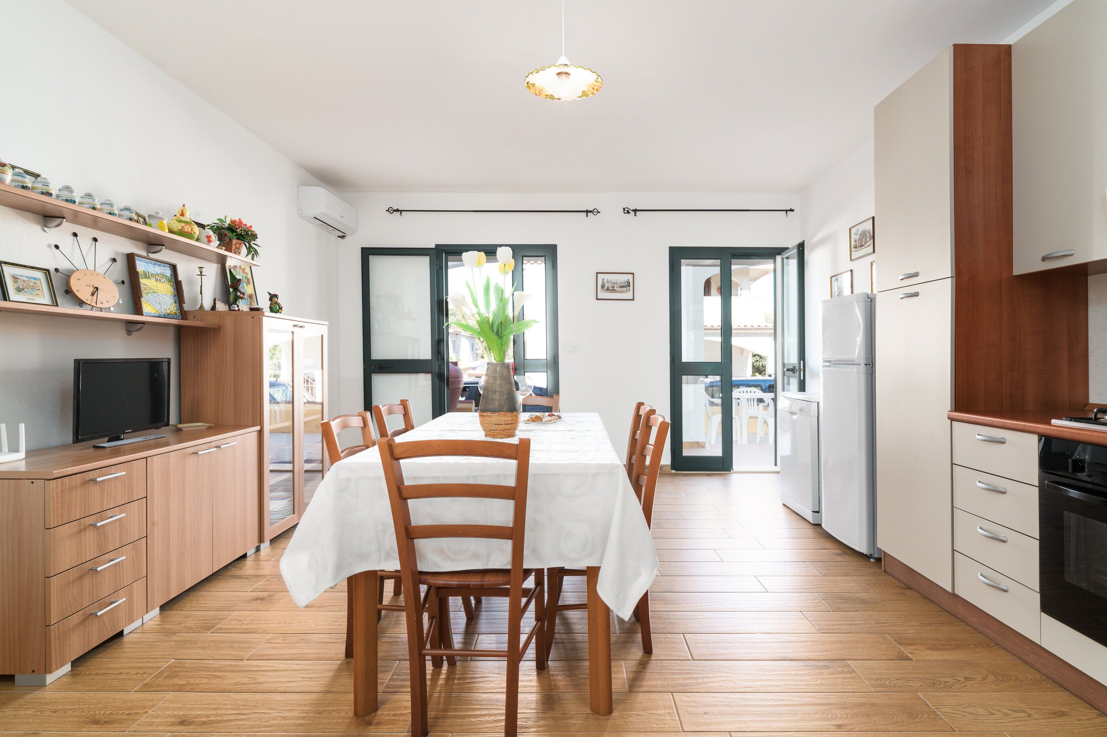 Réfrigérateur, four, plaque de cuisson, lave-vaisselle