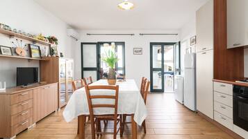 Réfrigérateur, four, plaque de cuisson, lave-vaisselle