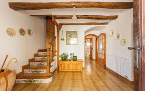 Interior - Chalet 'Ca La Rosalia' with Mountain View, Private Pool, Garden & Wi-Fi (Aiguaviva (El Montmell))