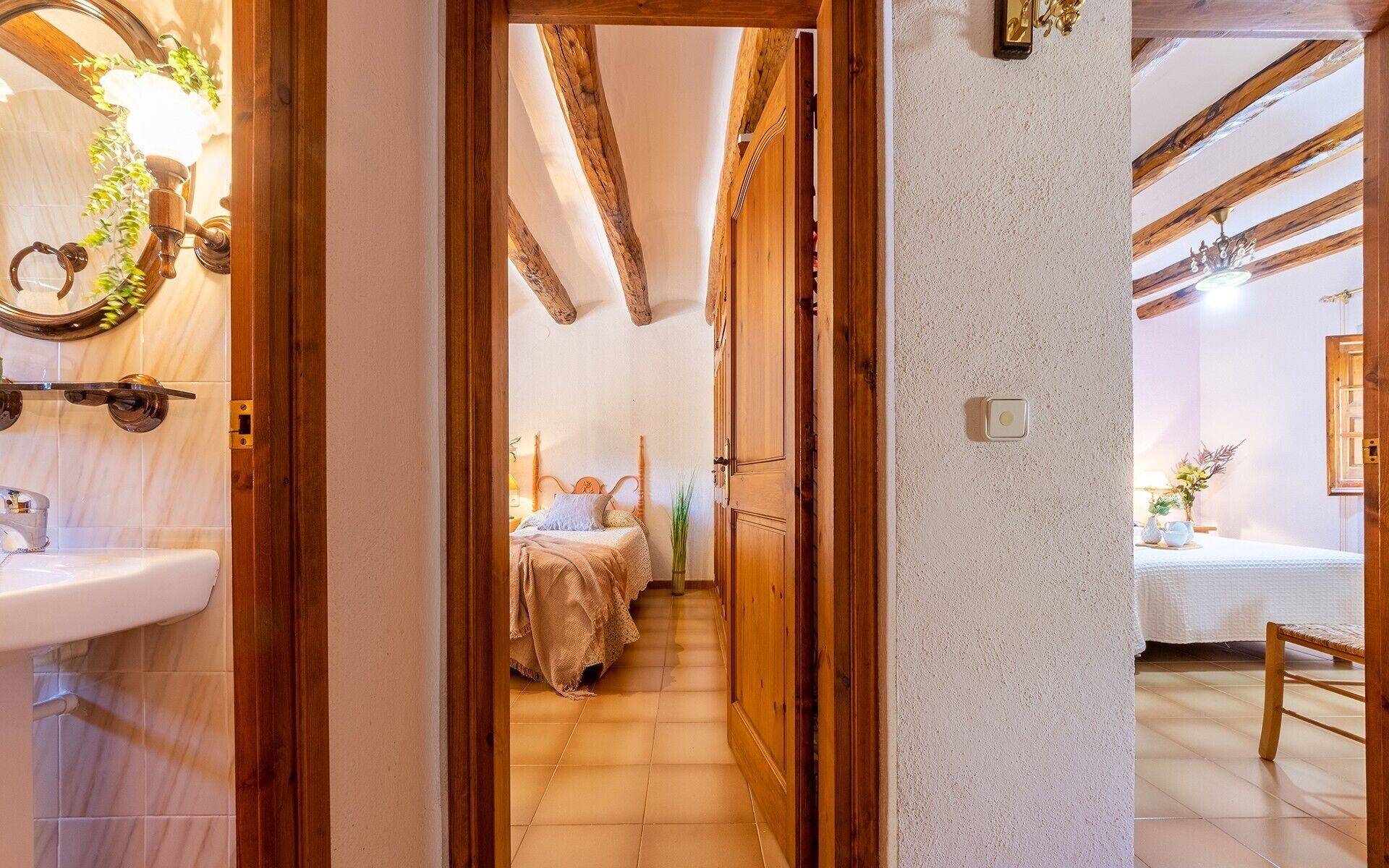 4 bedrooms, iron/ironing board, free WiFi, bed sheets