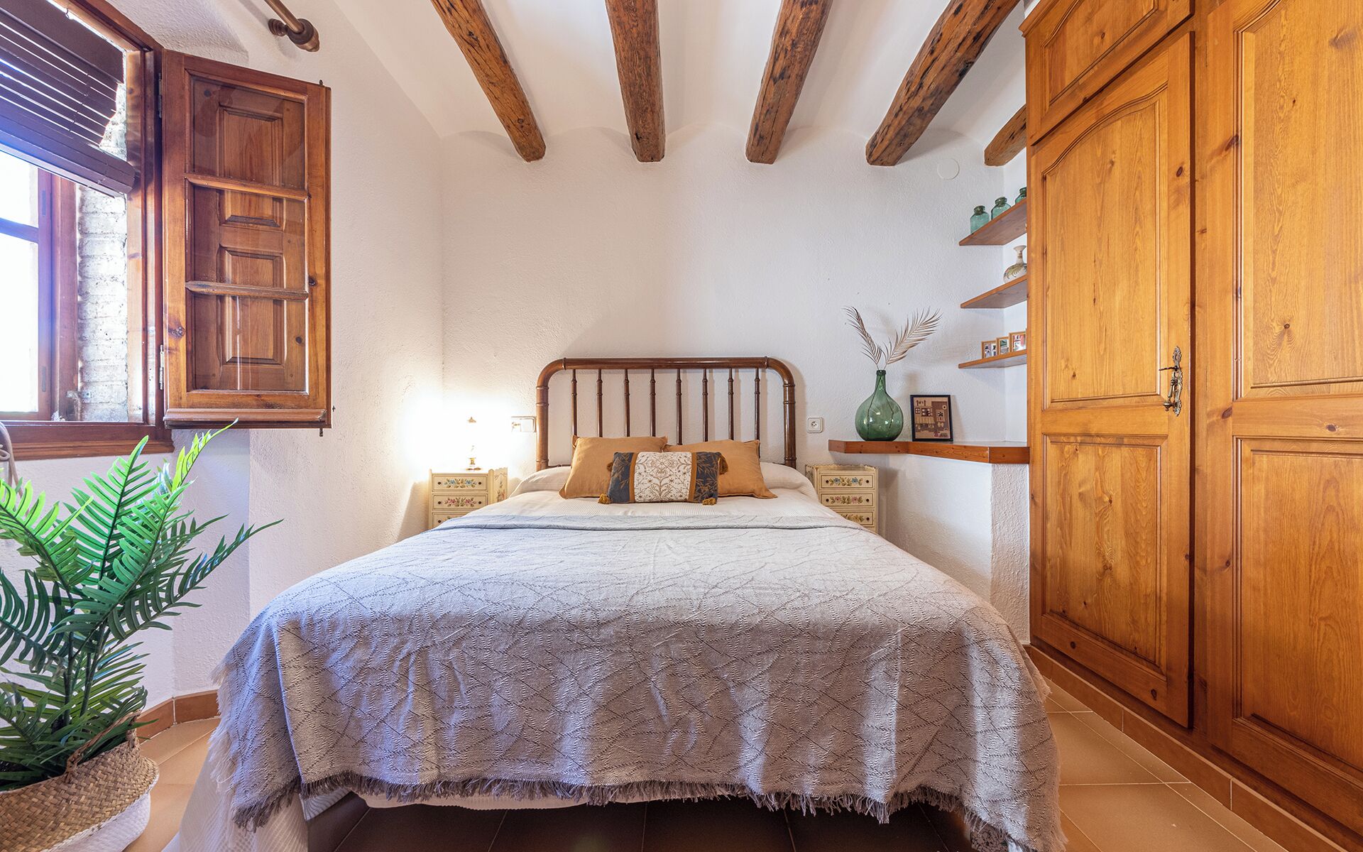 4 habitaciones, tabla de planchar con plancha y wifi gratis 